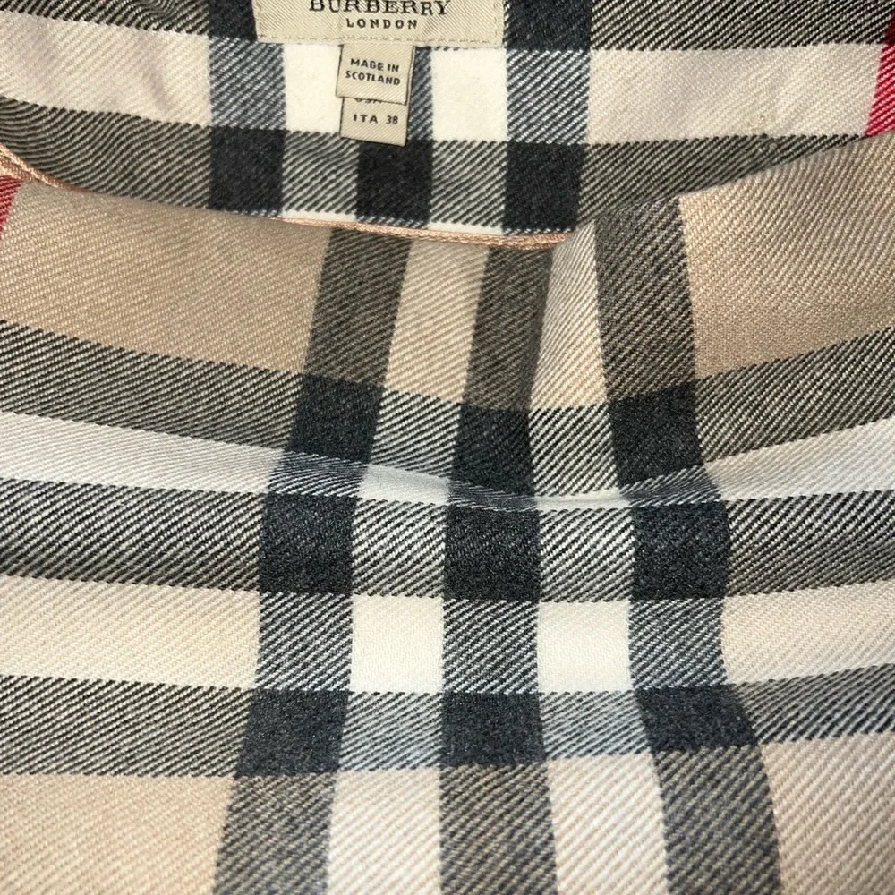 Authentic Burberry Tan Plaid Women's Skirt - Picture 5 of 6